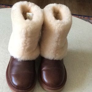 UGG LEATHER BOOTS WITH FUR LINING